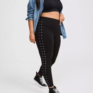 🆕 BNWOT TORRID STUDDED FULL LENGTH LEGGINGS 🆕